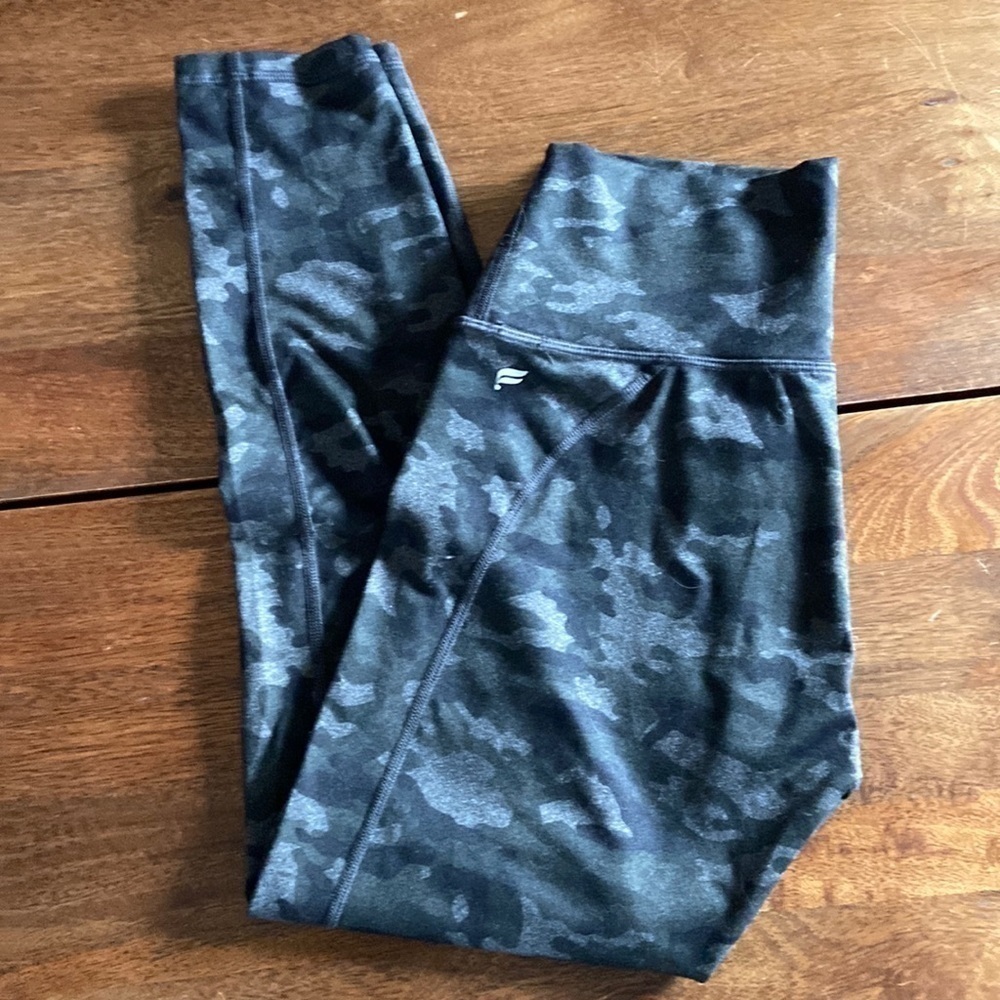 TRENDY camo patterned high waisted Fabletics leggings